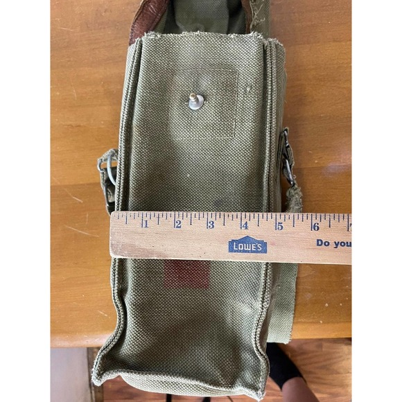 Antique World War military gas mask bag - Picture 12 of 12